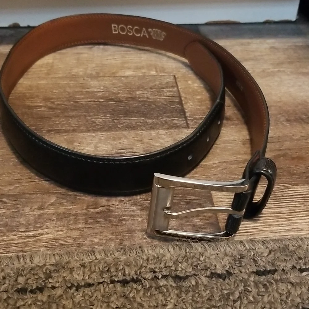 Bosca black leather belt size 32, unisex